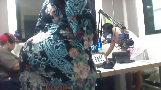 Slutty સોનેરી સેક્સ વીડીયો બીપી બેબ તેના pussy અંદર સ્ટફ્ડ એક મોટો કાળો ટોટી નહીં