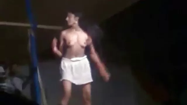 સુંદર હોટી ગુજરાતી બીપી સેક્સ તેના pussy બહાર યોગ્ય જે પણ નહીં